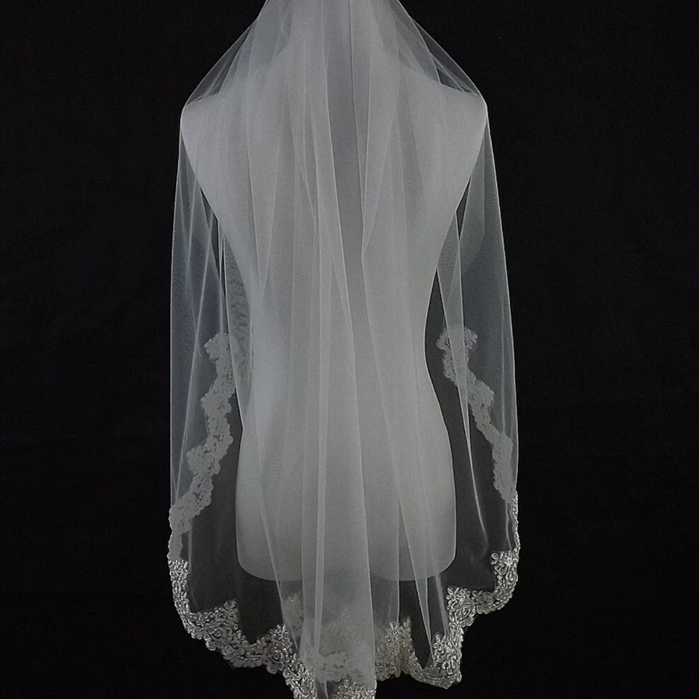 New elbow length lace embellished sequin veil
